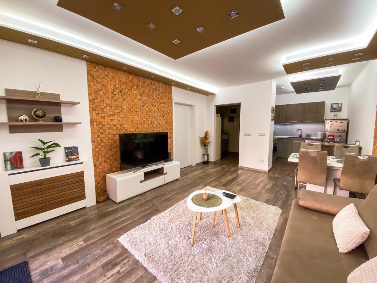 Slate Wood Apartment Budapest Ngoại thất bức ảnh